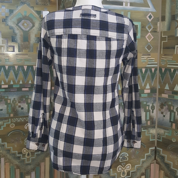 Duluth Trading plaid shirt with button sleeves - Picture 5 of 9